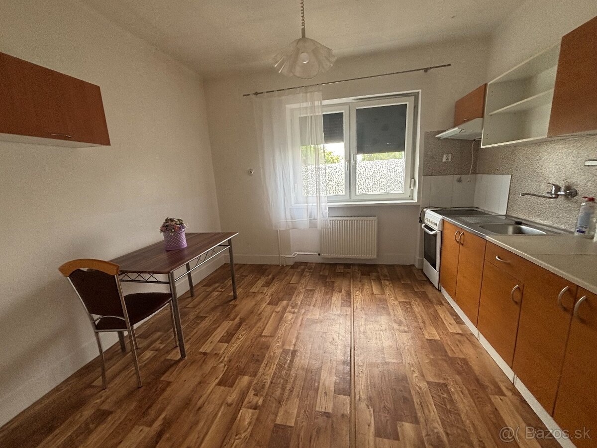 Rodinný dom pre viacčlennú rodinu v obci Doľný Štál - 11