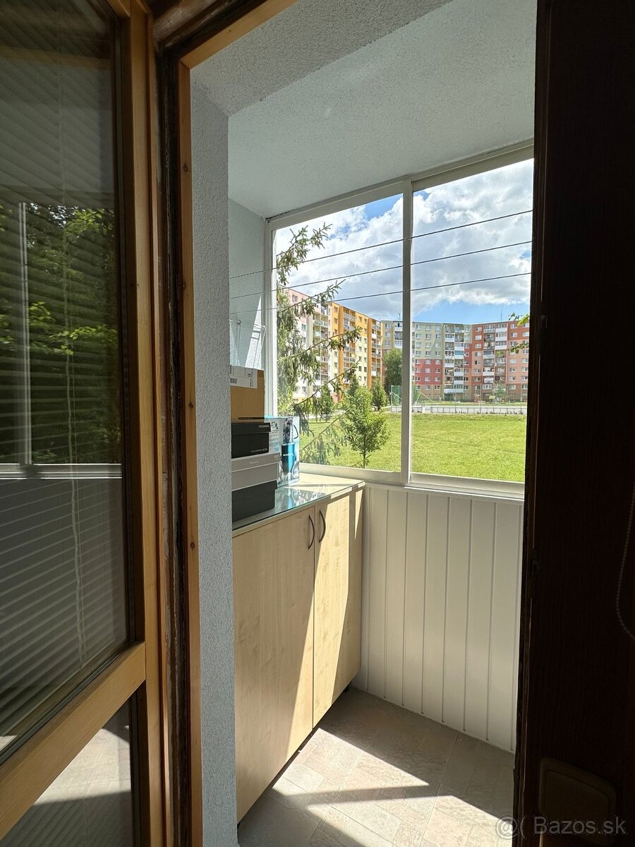 Prenajmem zariadení 3 izbový byt s balkonom na Novom Juhu - 11