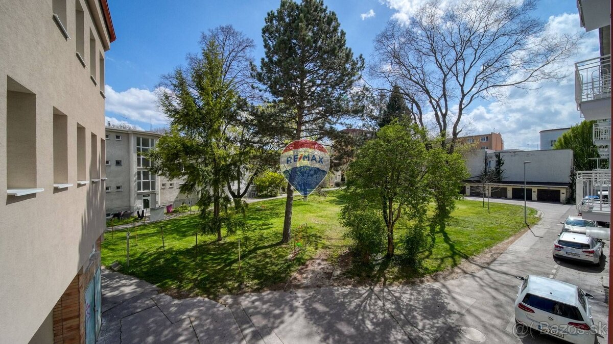 Priestranný 3-izbový byt v centre Piešťan - 11