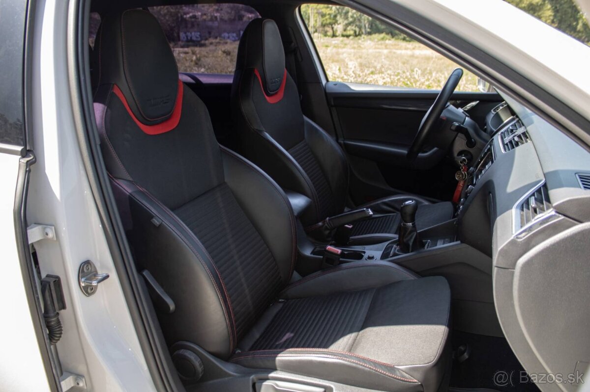 Škoda Octavia Combi 2.0 TFSI RS - 11