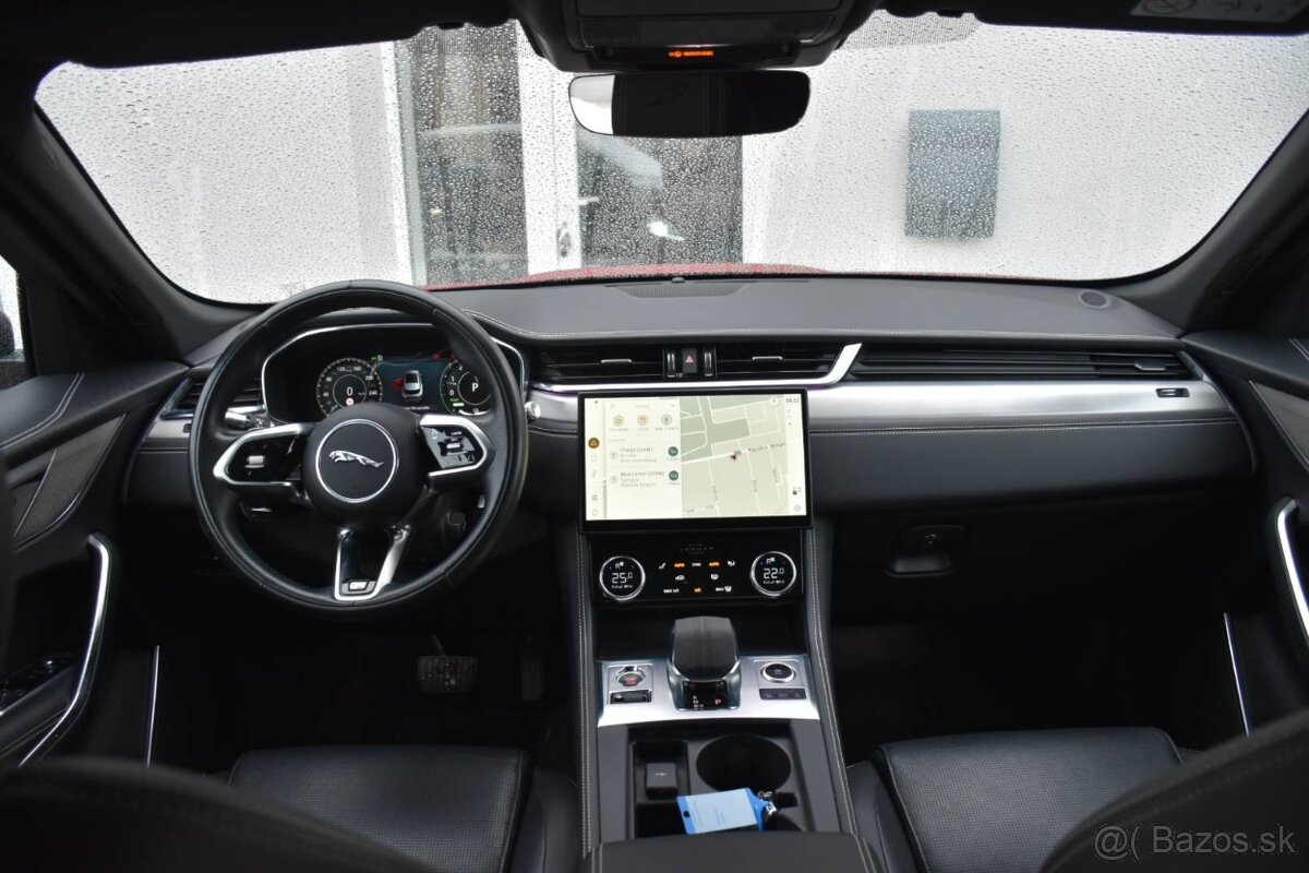 Jaguar F-Pace 2.0 P400e PHEV R-Dynamic S AWD A/T - 11