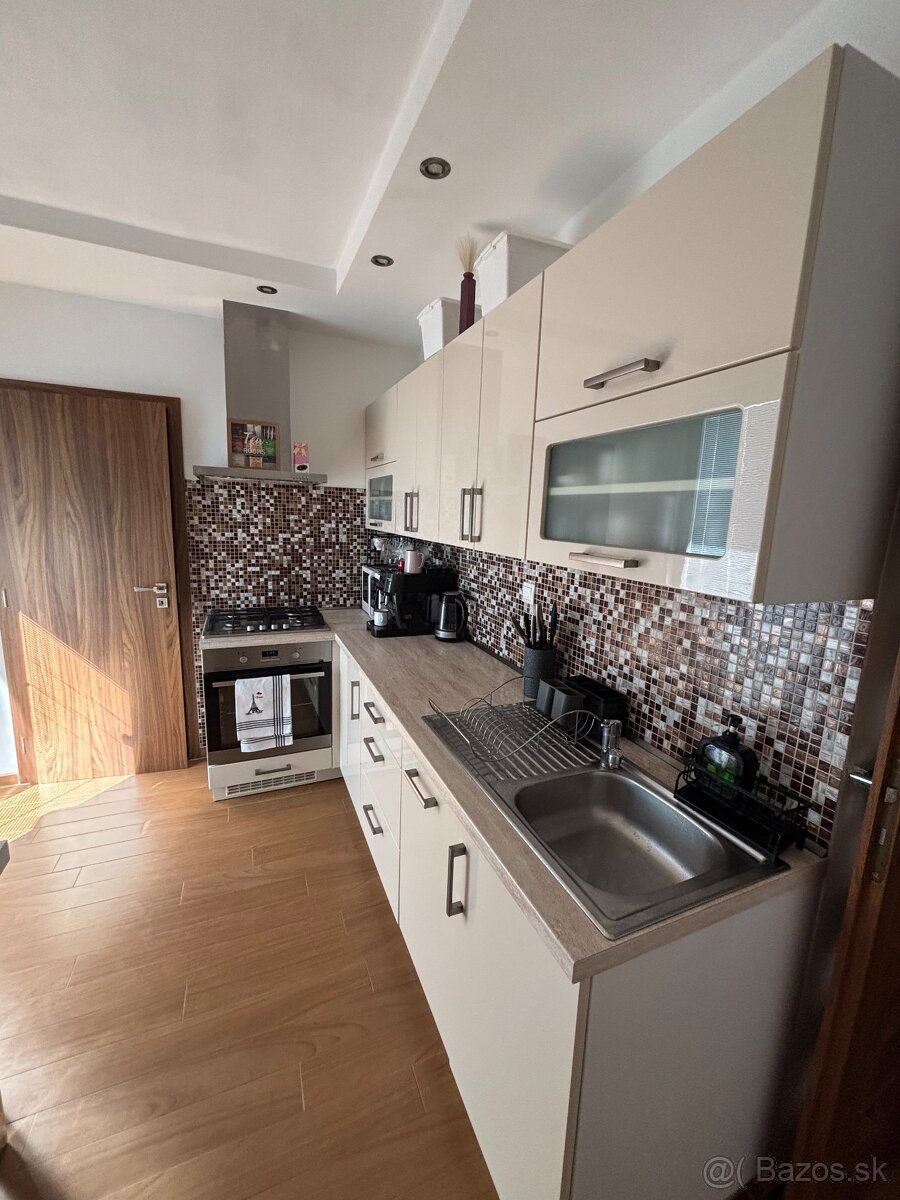 Veľkometrážny 2izbový byt Chrenová - 11