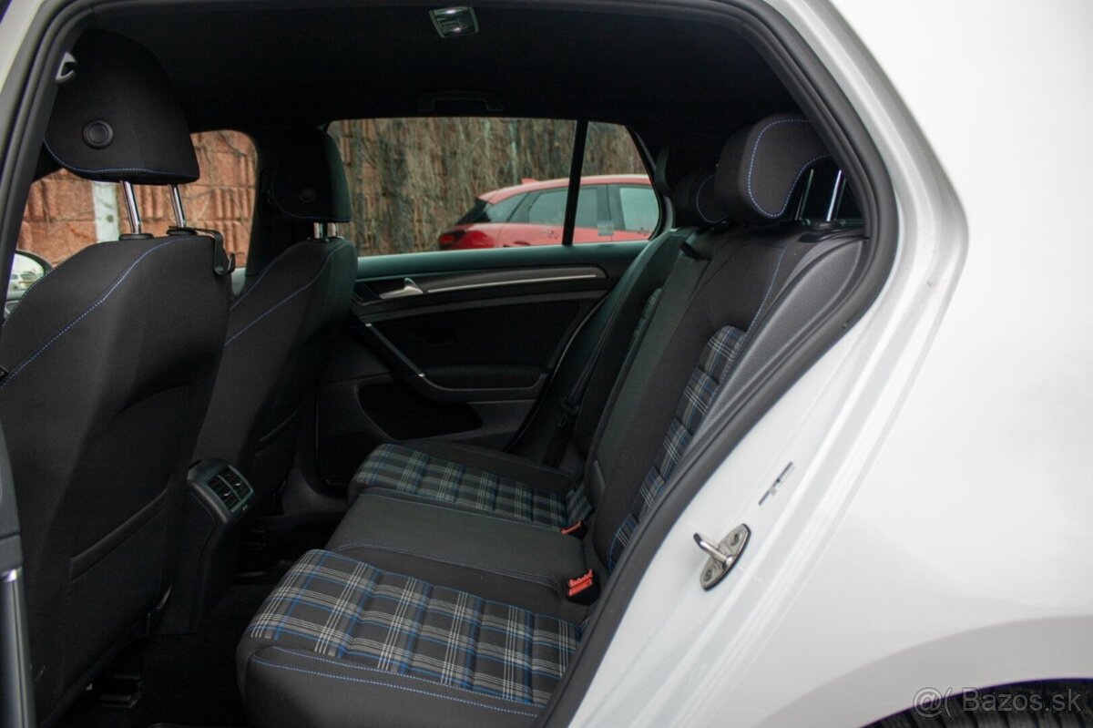 Volkswagen Golf GTE 1.4TSI Hybrid - 11