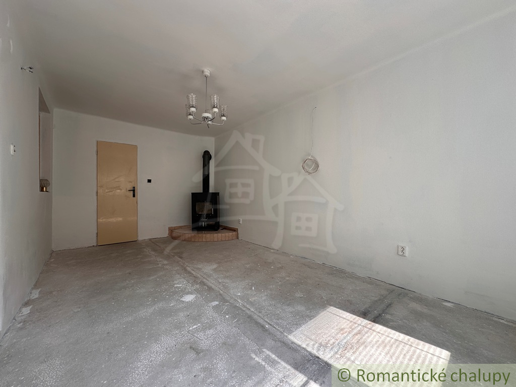 Predaj dlhého vidieckeho domu v Andovciach – pokojná lokal - 11