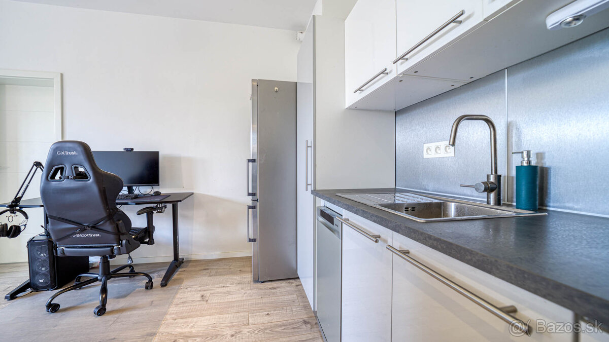 Príjemný 3-izbový byt s predzáhradkou a parkovaním TRI VODY - 11