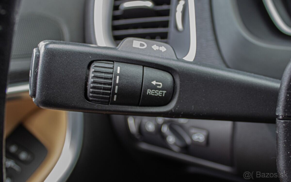 Volvo V40 D2 2.0L 120k Inscription - 11