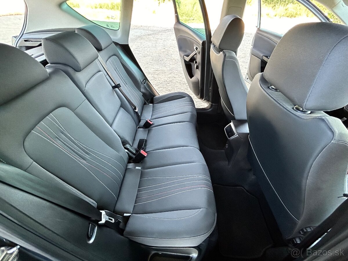 Seat Altea XL Copa 1.6 Tdi CR 77 kw rok 2012 - 11