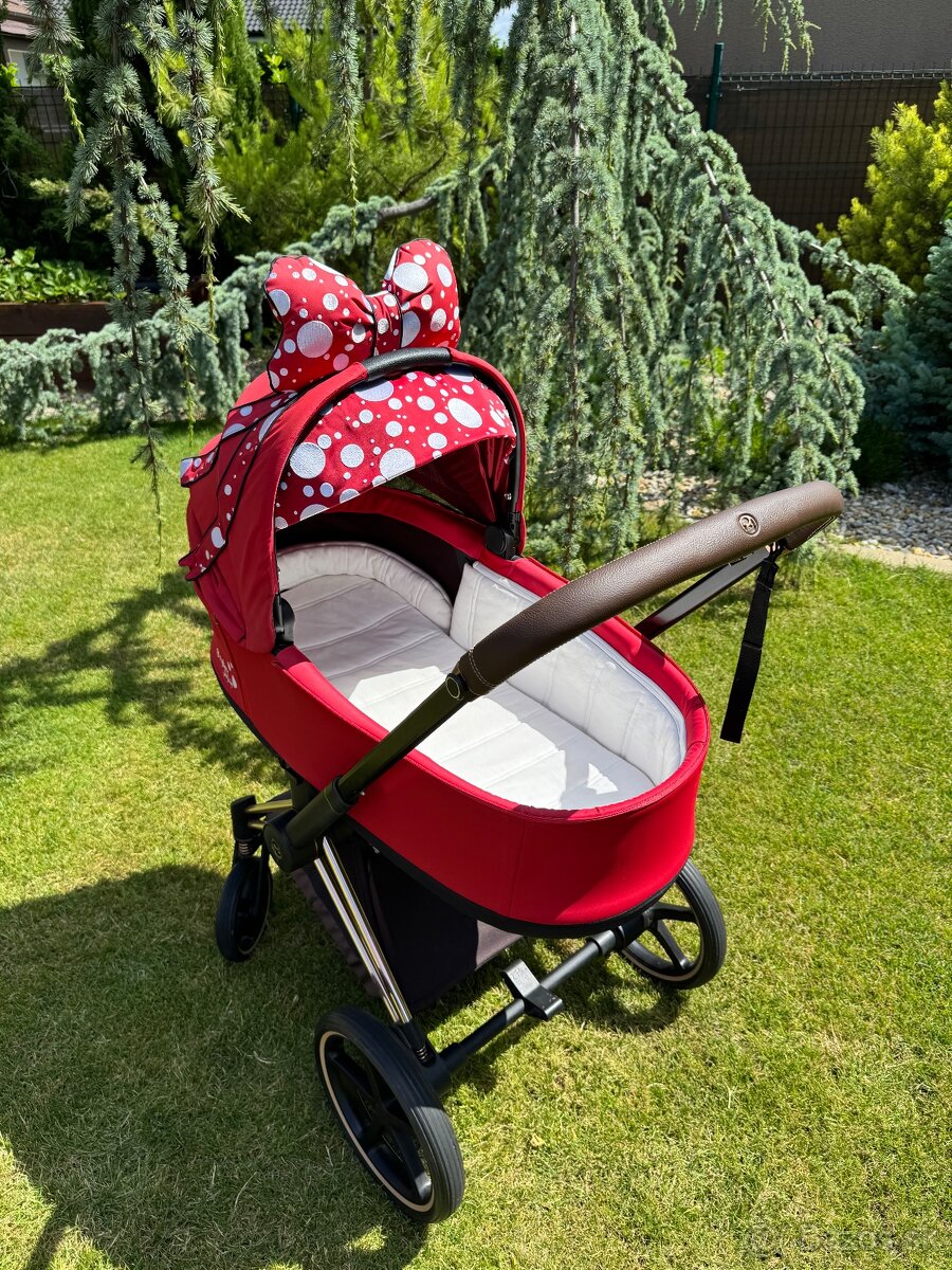 Vanicka a vajicko by Jeremy Scott - 11