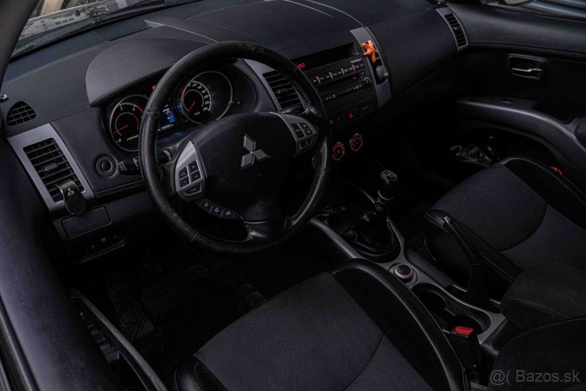 Mitsubishi Outlander 2.2 DI-D - 11