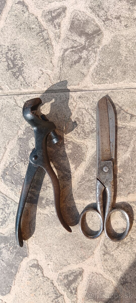 Fľaše, dózy, zveráky, smalt... - 11