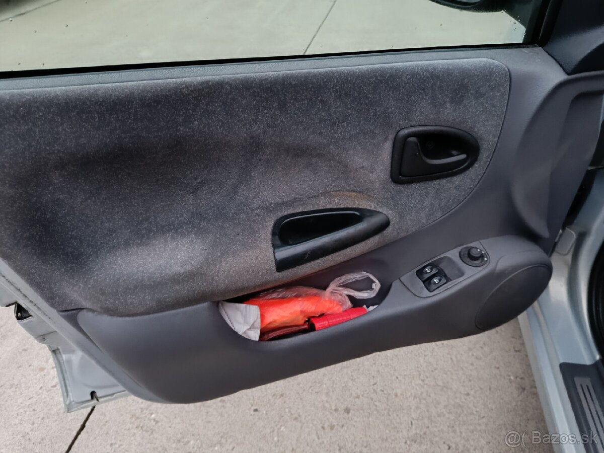 Renault Megane 1,6 16v,r.v.2001,172000 km, manuál - 11