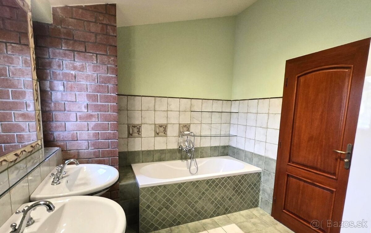 Prenájom – 4 izbový exkluzívny byt s výhľadom BA I - 11