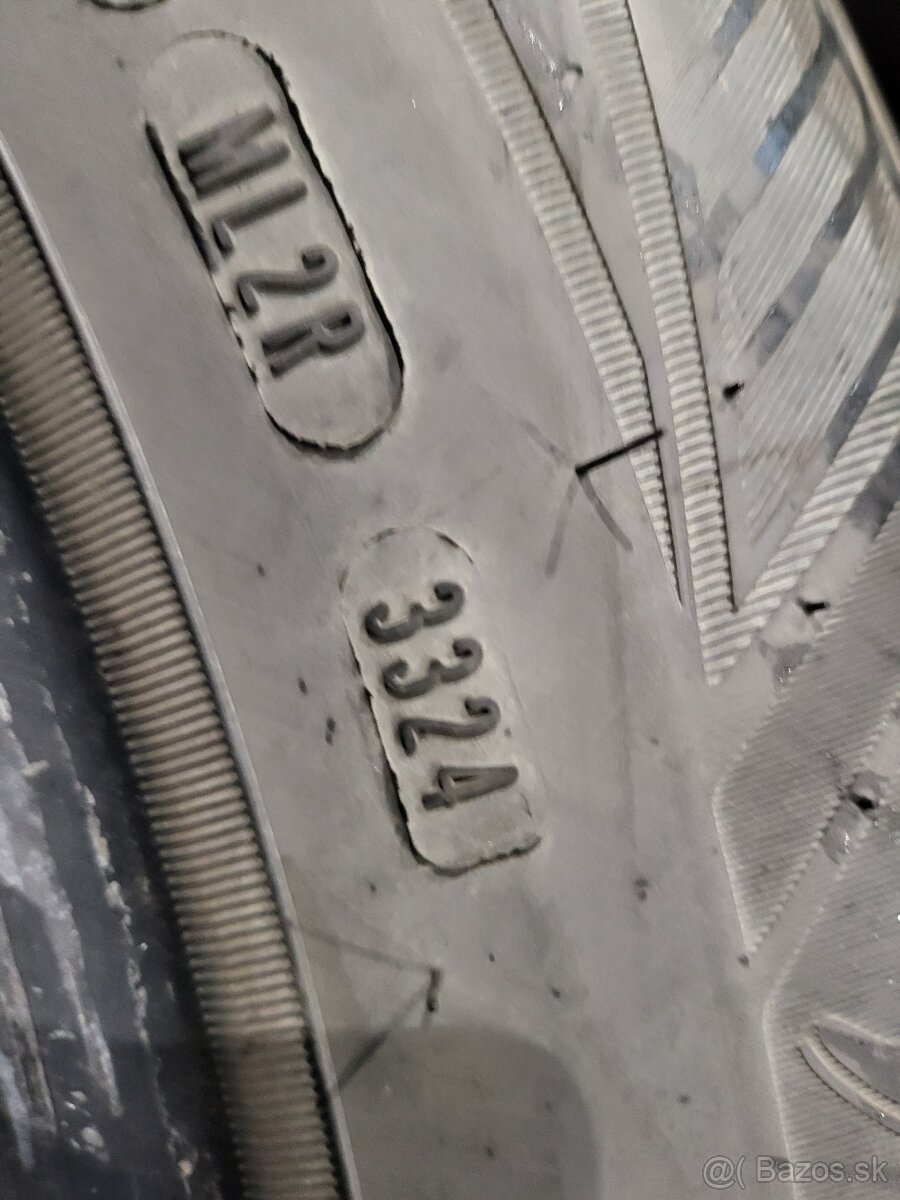 215/60 R17 Goodyear celoročné pneumatiky - 11