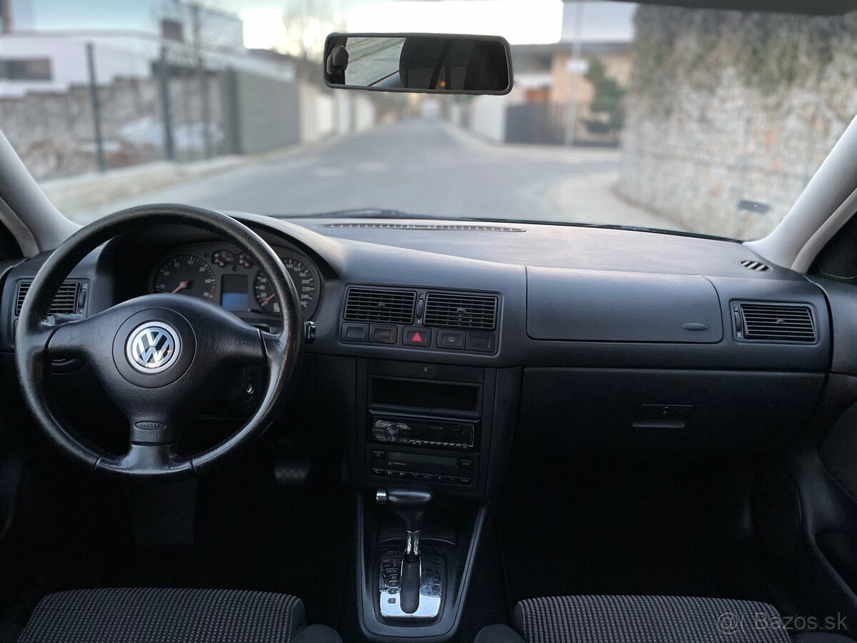 VW Golf IV 2.3 VR5 AUTOMAT - 11