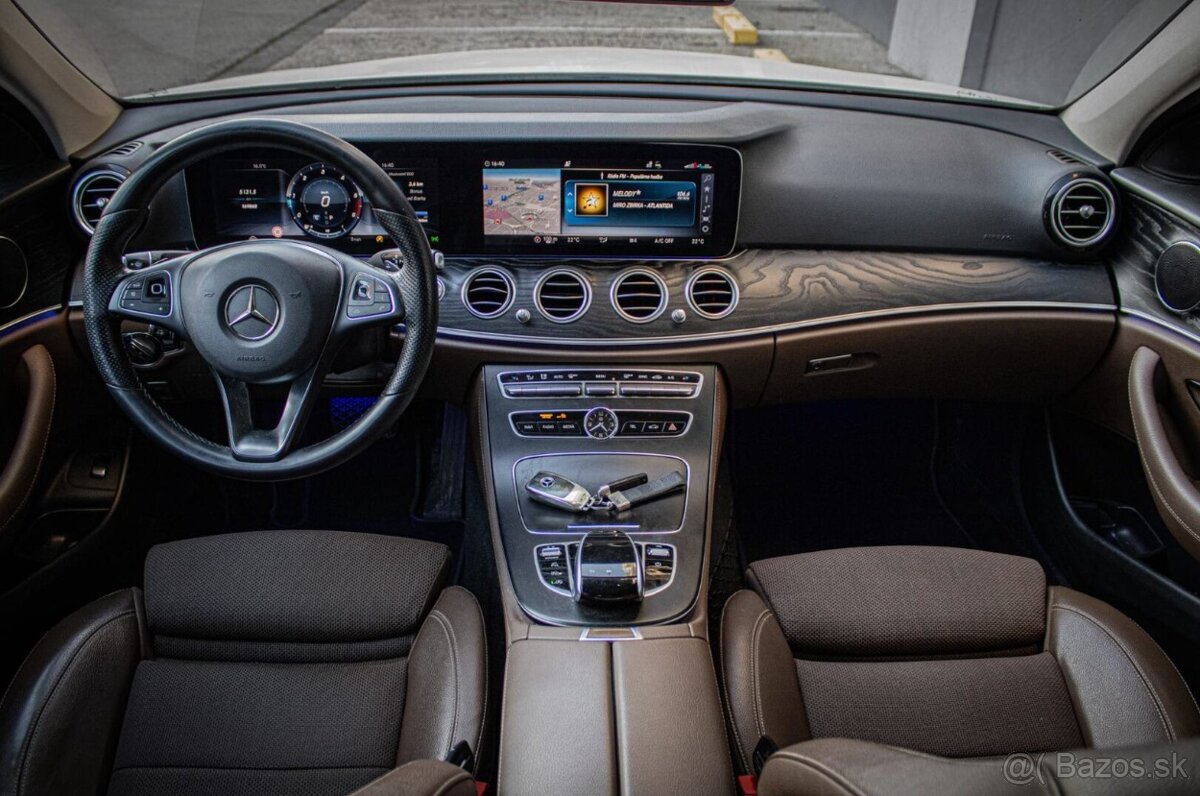 Mercedes-Benz E trieda Sedan 200 D TOP STAV - 11