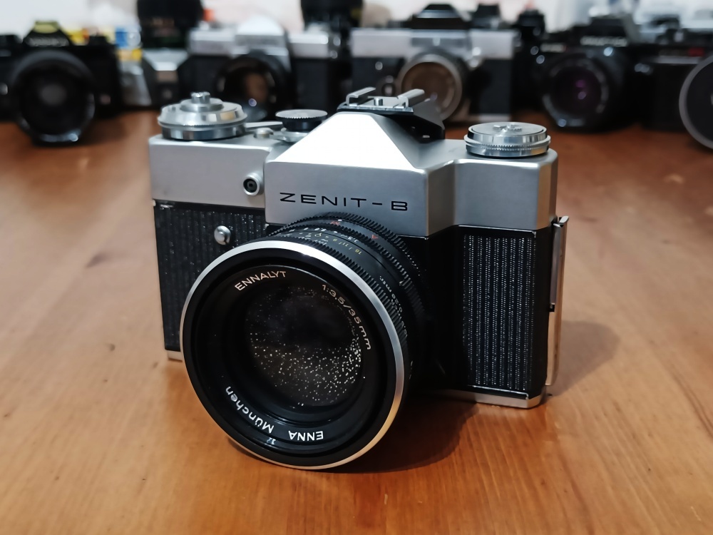 Hist. fotoaparáty pro sběratele-Fujica, Konica, Exakta... - 11