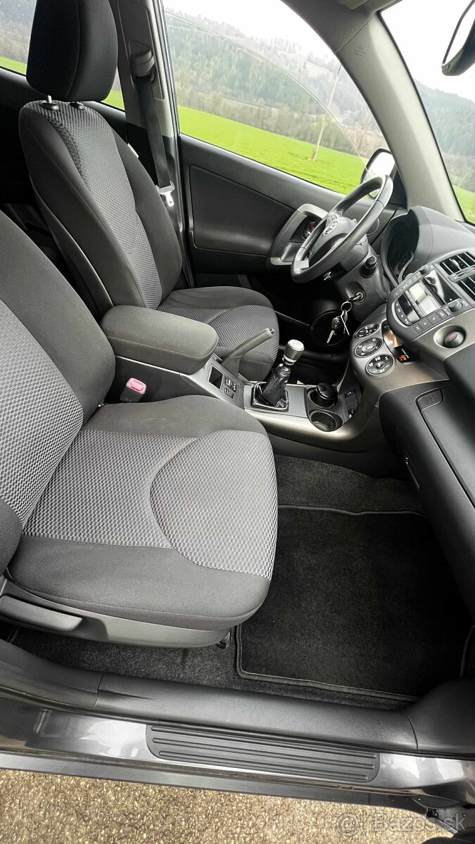 Toyota RAV4 2.0 benzin - 11
