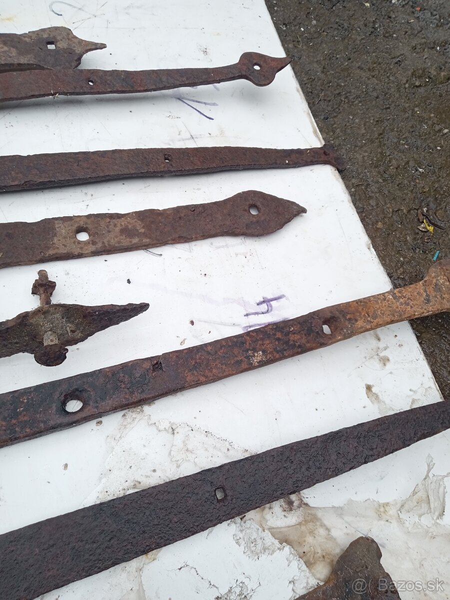 Staré pánty kus 3e - 11