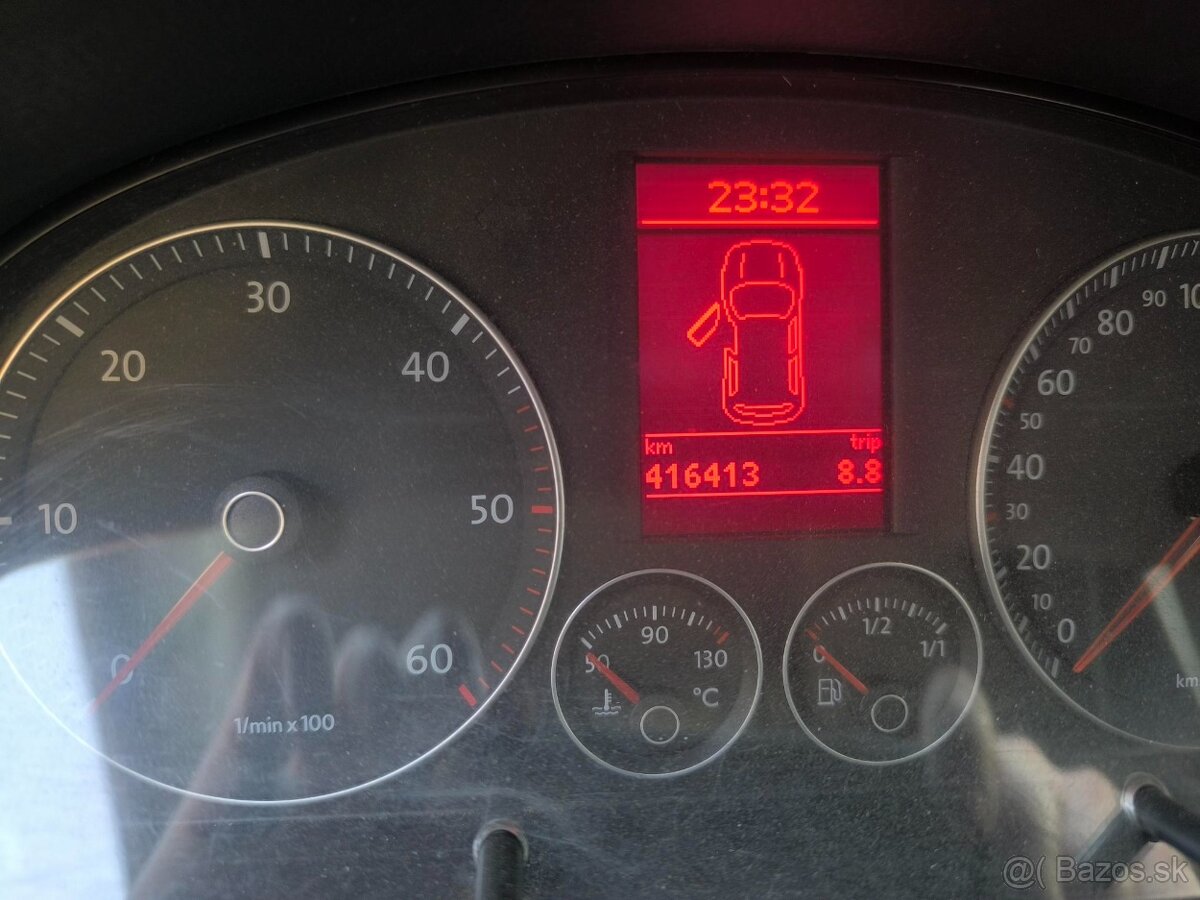 VW Touran 1.9TDi, 77 kW, 7 miestne - 11