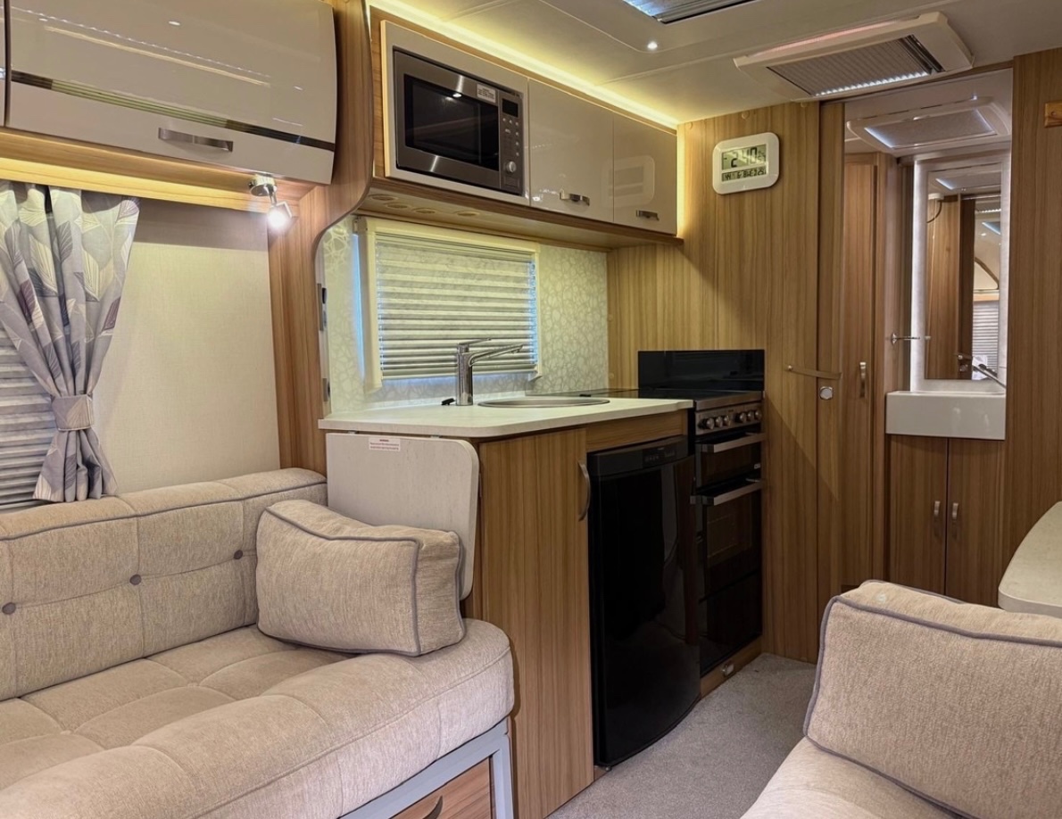 🔱 Luxusní zimní karavan Lunar Clubman CK 2019 – ALDE - 11