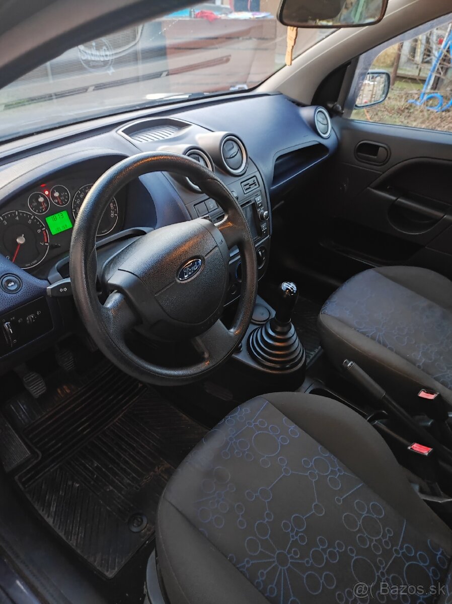Ford fiesta 1.25 benzín - 11