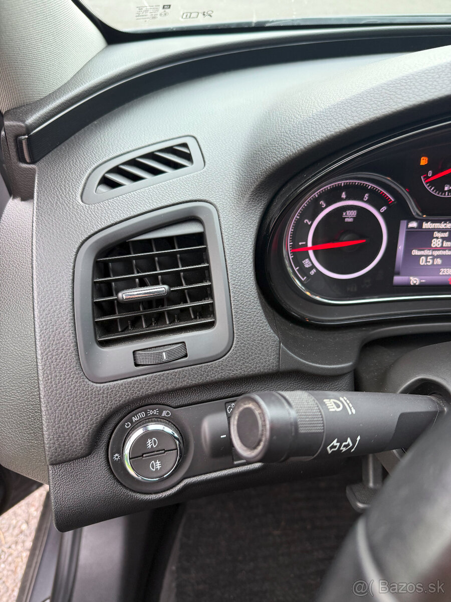 Opel Insignia Sports Tourer SW - 11