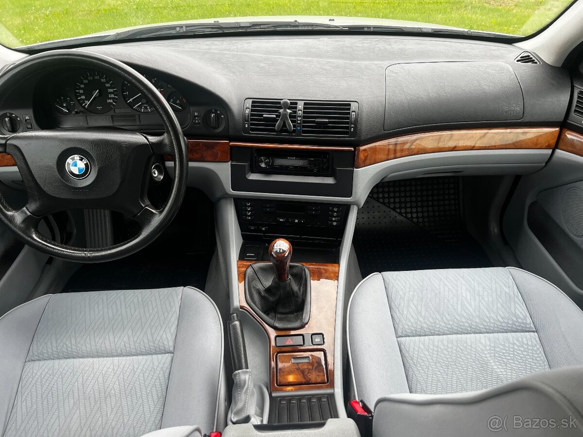 BMW Řada 5 525i PĚKNÝ STAV - 11