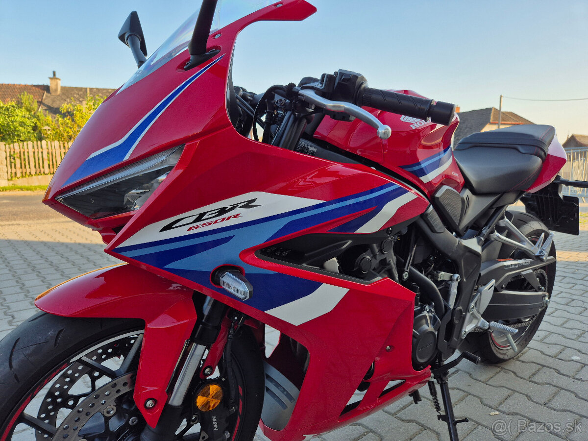 Prodám Honda CBR 650R E-clutch , r. v. 2024, ABS, TC, záruka - 11