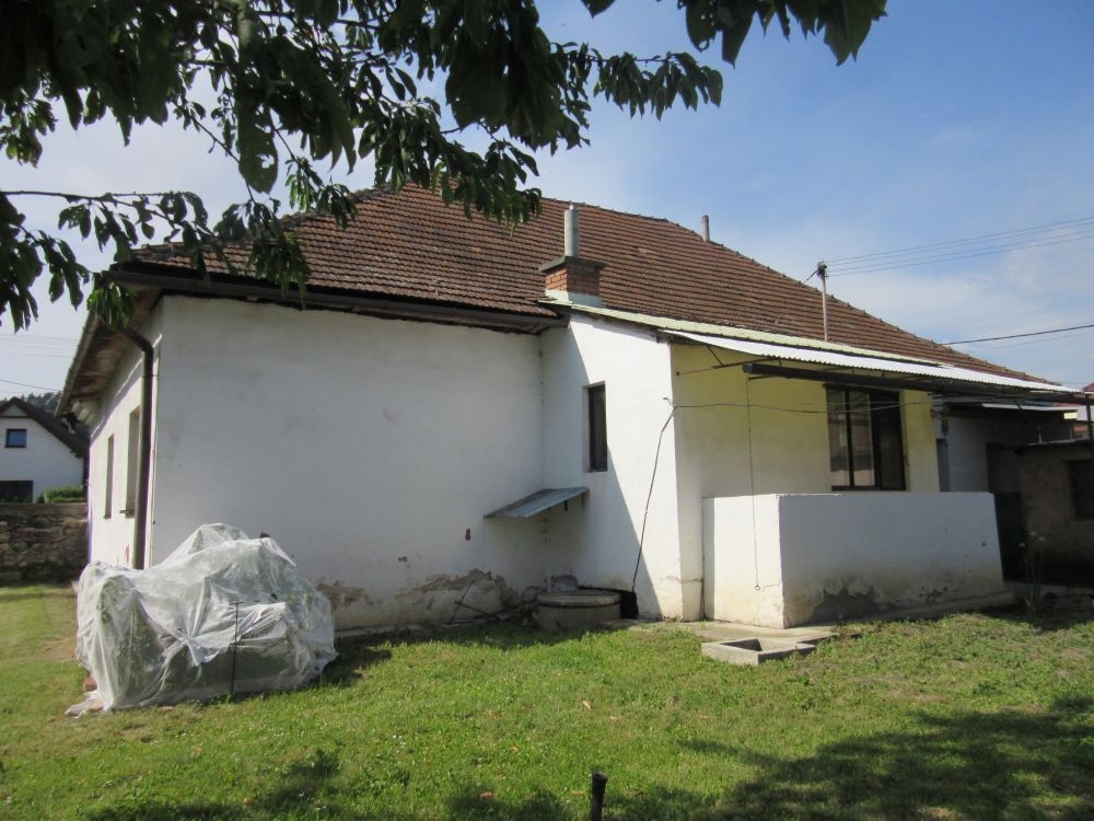 Pozemok s chalupou a inžinierskymi sieťami v Liskovej - 11