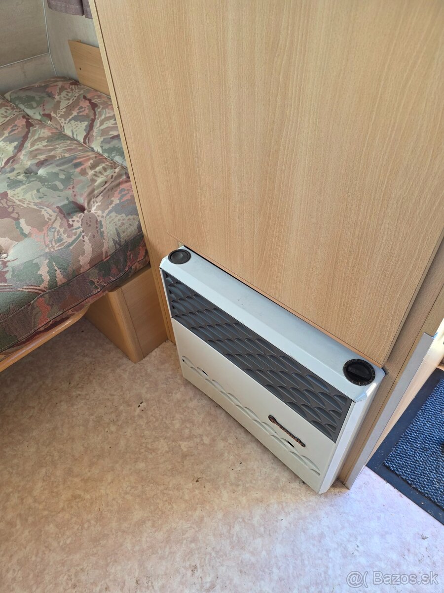 Obytný príves Adria Prima 330 - Predstan, kurenie - 11