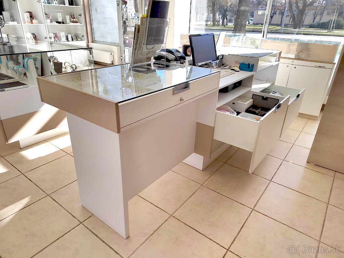 Luxusné predajné vitríny s LED osvetlením - 11