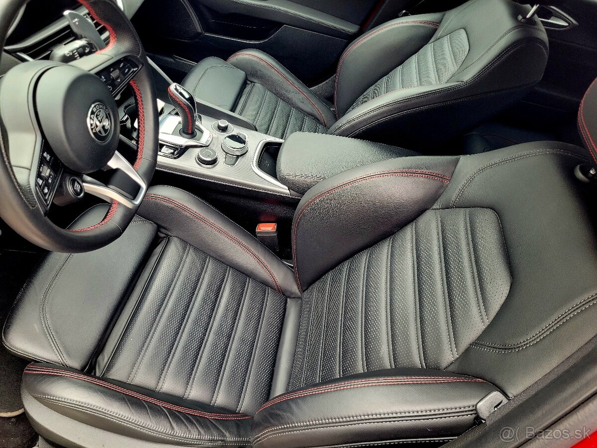 Alfa Giulia 2.0 COMPETIZIONE Q4 benzín 206kw (DPH) - 11