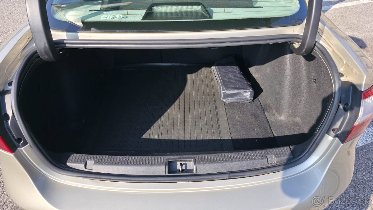 Renault Fluence PRIVILEGE 1.6i - 11
