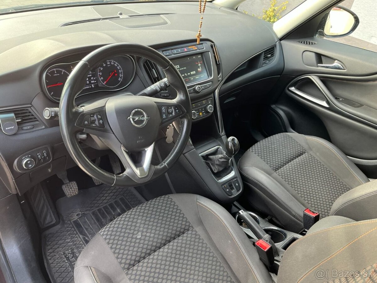 Opel Zafira Tourer 1.4 benzín + LPG - 11