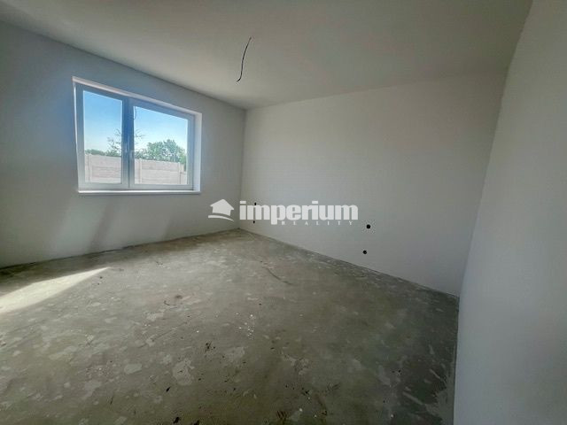 Na predaj 4 izbový bungalov v stave holodomu - obec Kyselica - 11