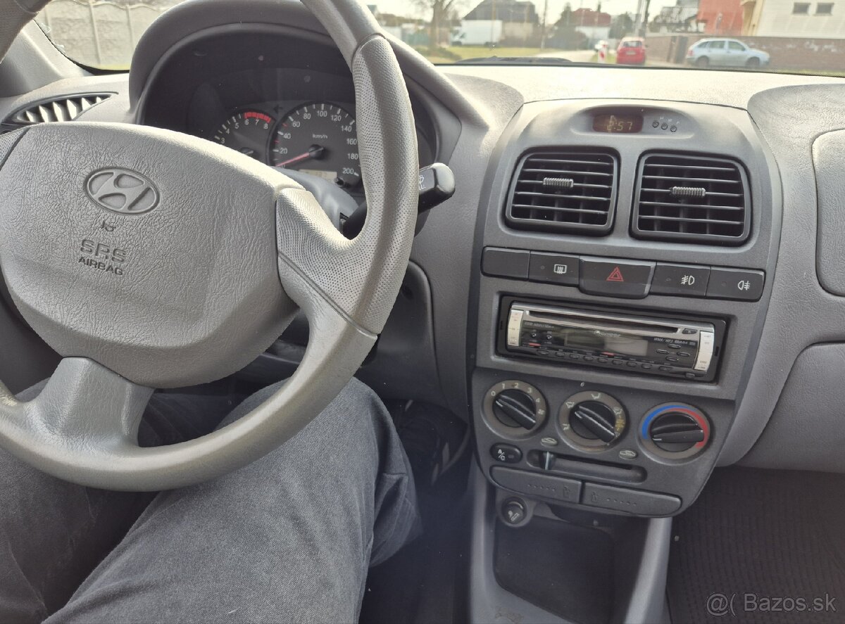 Hyundai Accent 1.3 benzín Nová STK - 11