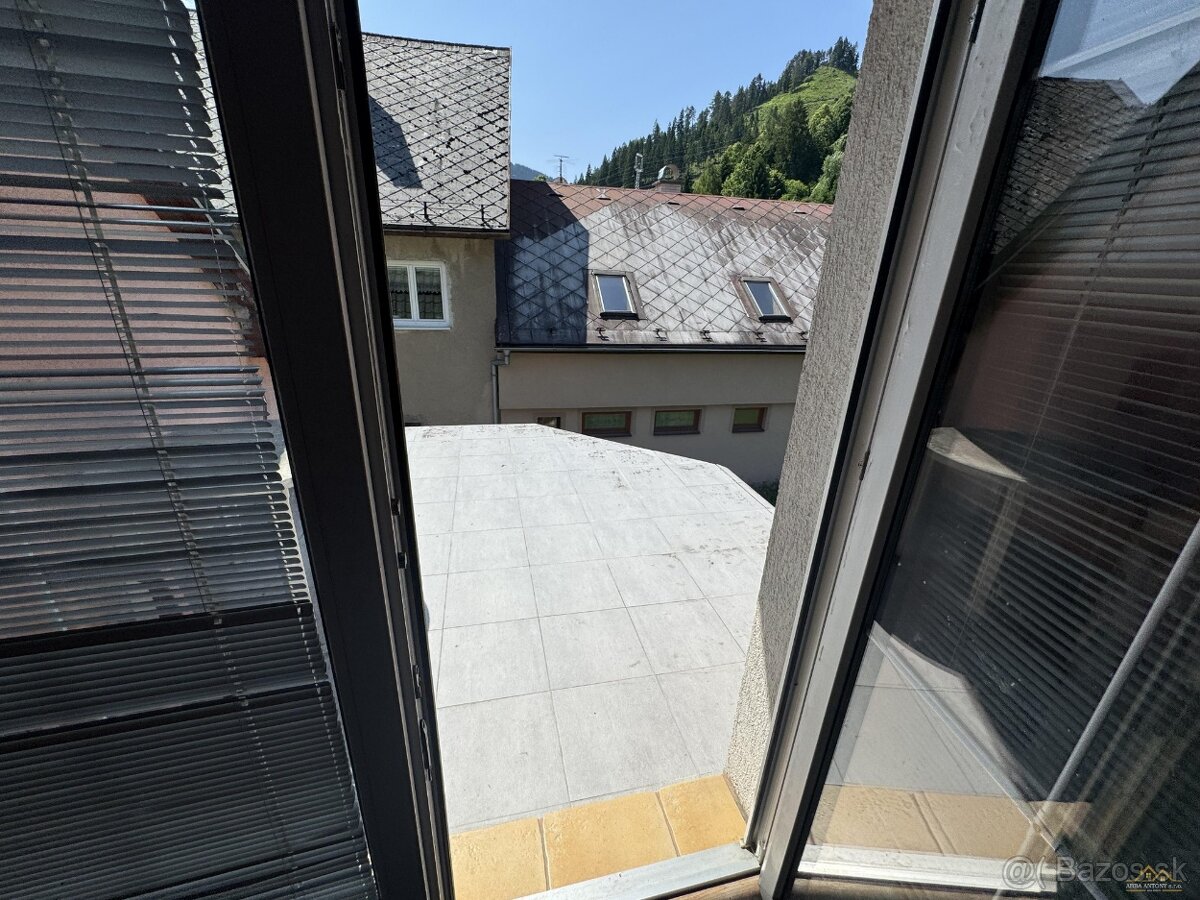 Priestranný rodinný dom v Ludrovej pri Ružomberku - 11