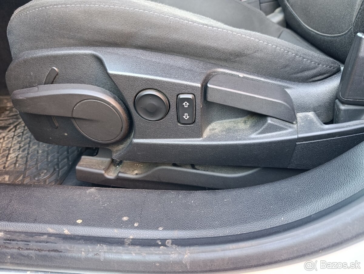 Predám Opel Insignia Sports Tourer - 11