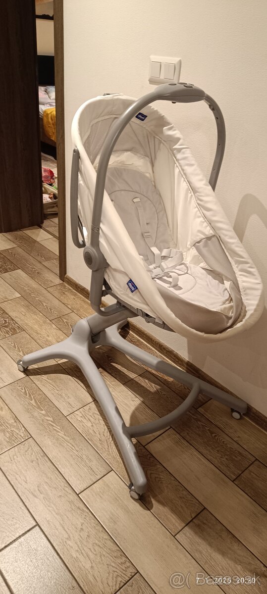 Chicco postieľka na kolieskach - 11