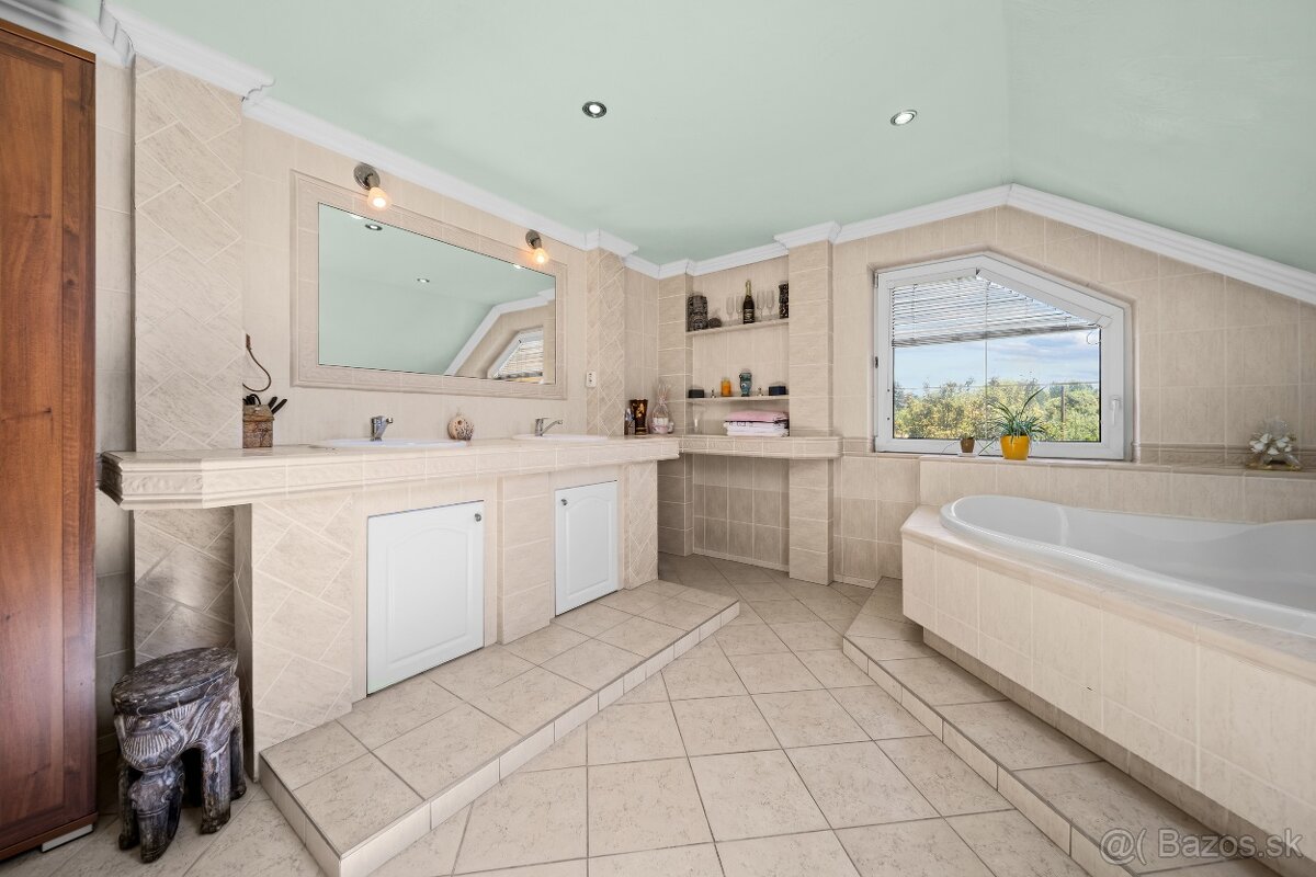 Ponúkame na predaj krásny rodinný dom v Malackách. - 11