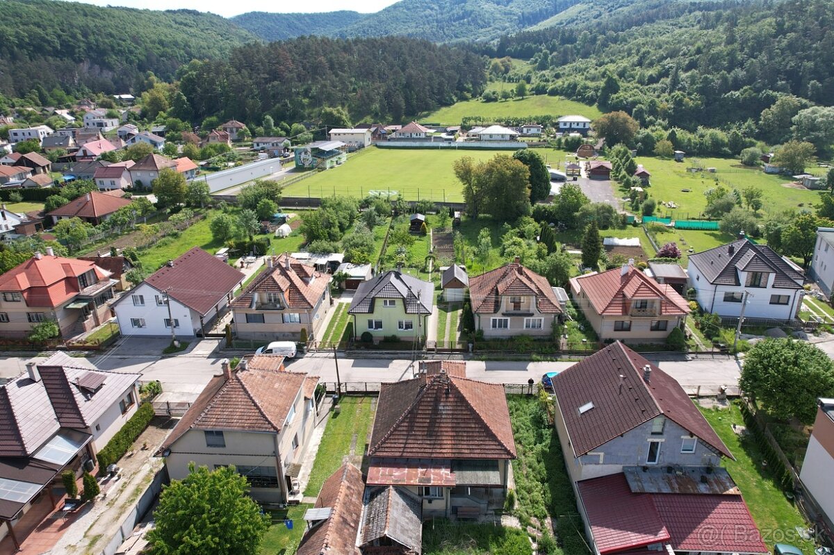 NA PREDAJ: 2-izbový rodinný dom s veľkým pozemkom 805 m² v p - 11