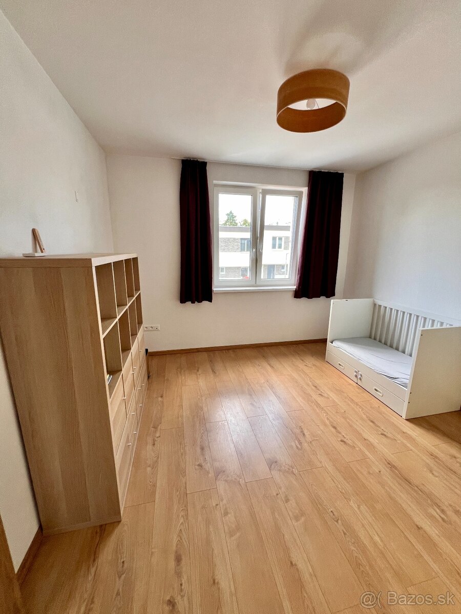 ZNÍŽENÁ CENA Predaj 4 izbový rodinný dom nedaleko Piešťan - 11