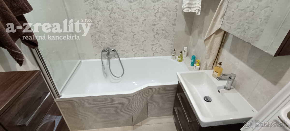 Na predaj zrekonštruovaný veľký 3 izbový byt v Nových Zámkoc - 11