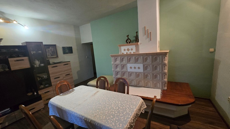 Vidiecka usadlosť po rekonštrukcii v obci Uhliská - 5993 m2 - 11