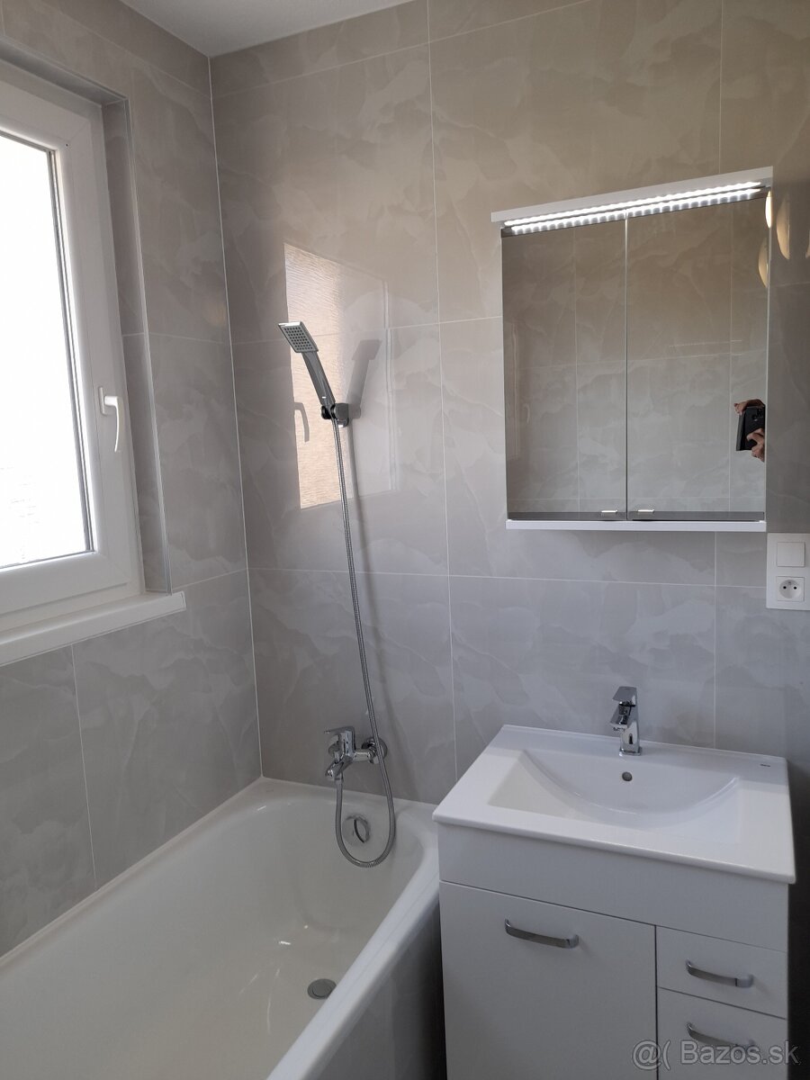 Rezervovaný kompletne zrekonštruovaný 4-izbový byt - 11
