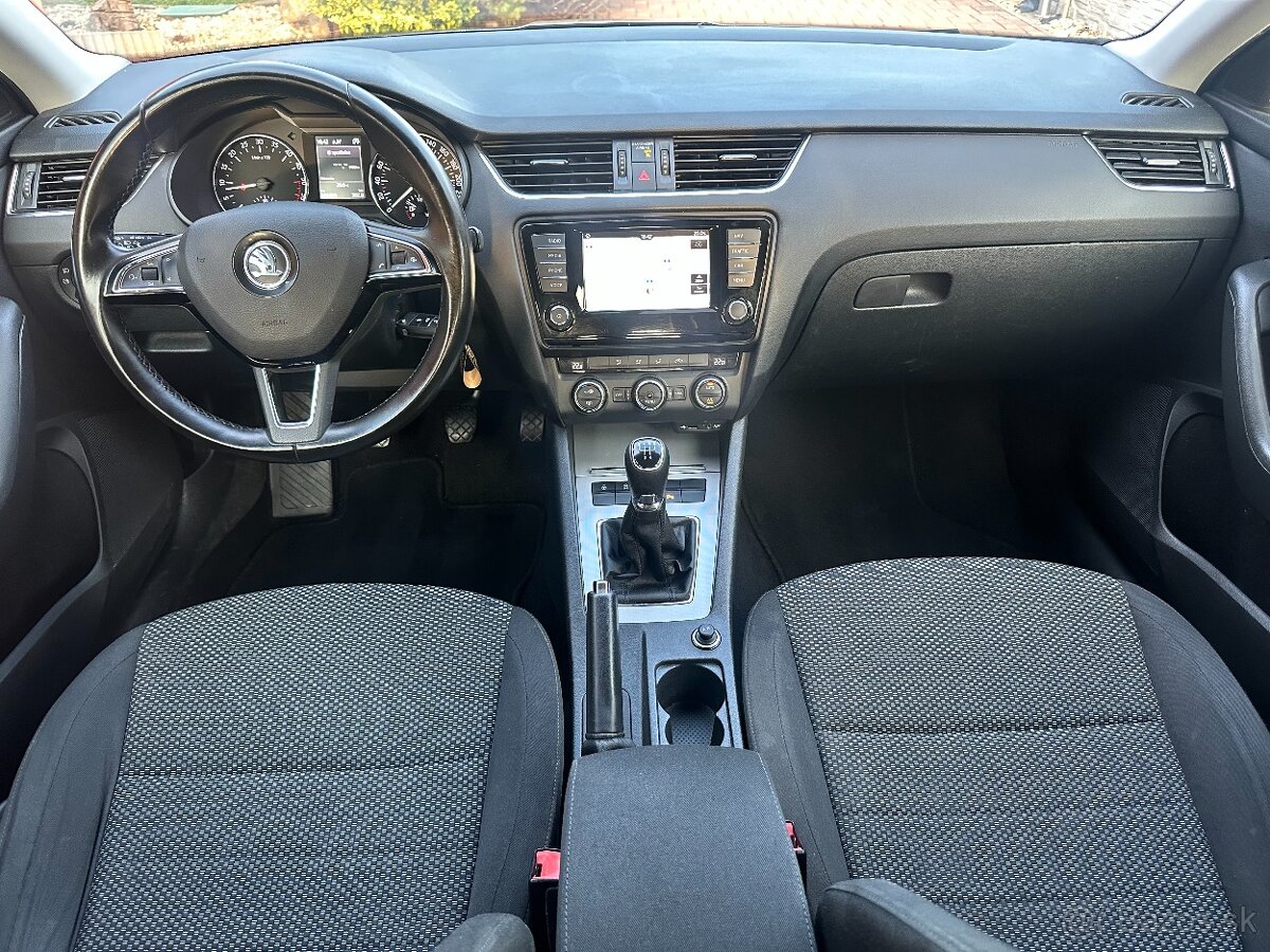 2016 Skoda Octavia Combi - 11