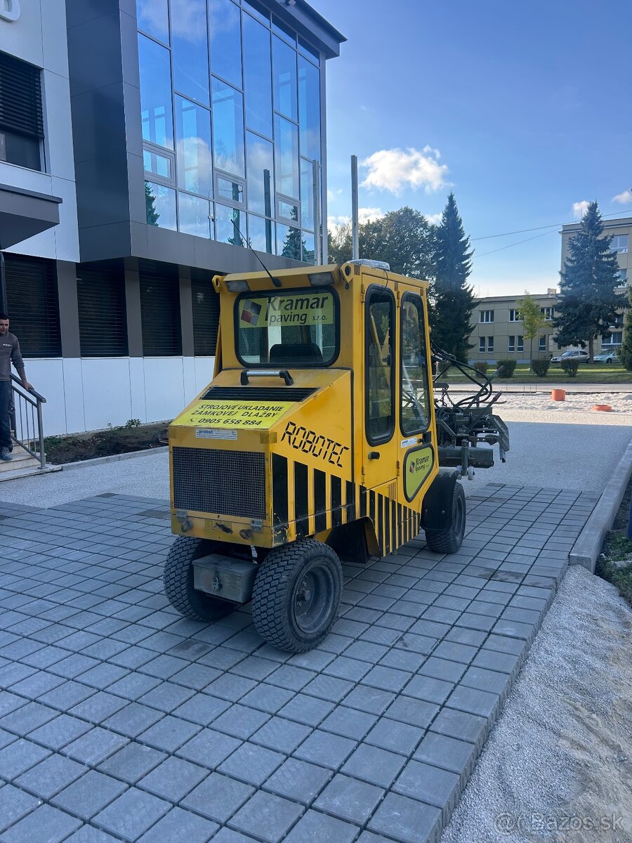 Strojová pokladka/ukladanie zámkovej dlažby TOP - 11