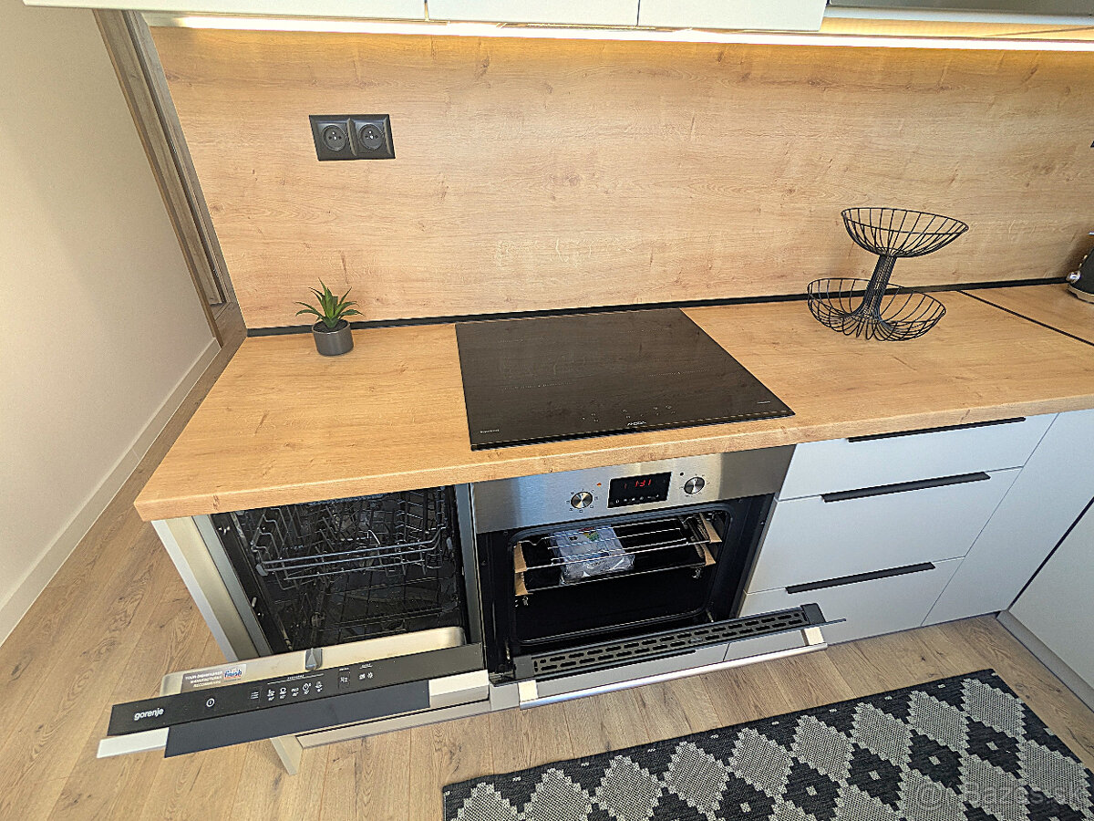 Štýlový, rekonšt. 2 izbový Galaktická, Lo, 2.p, voľný kúpou - 11