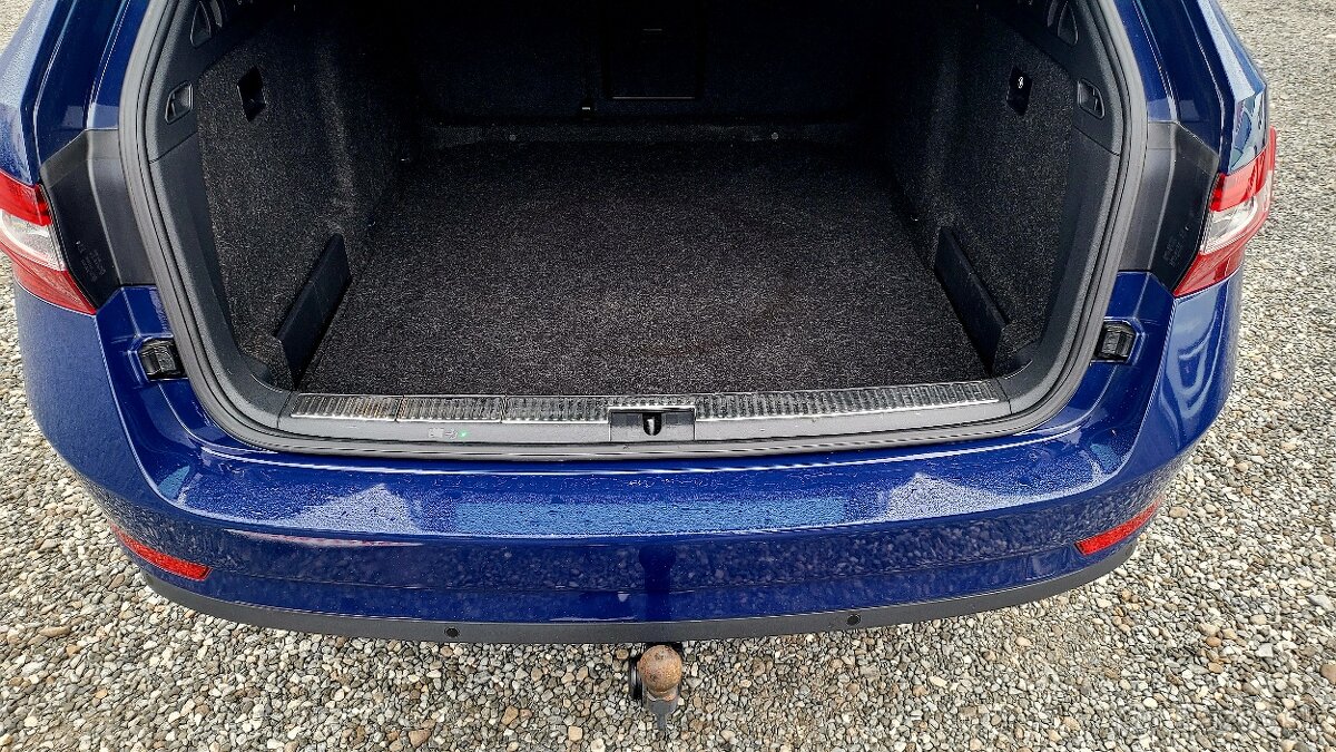 Škoda Superb Combi 2.0 TDI-110kw DSG - 11