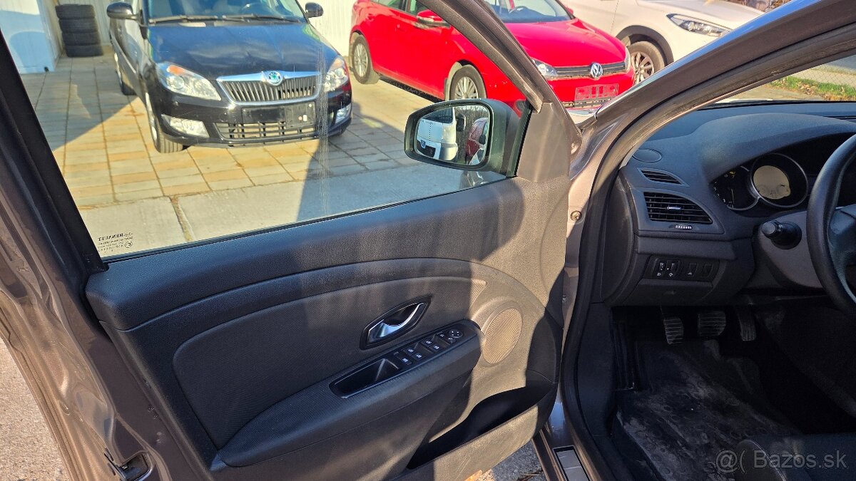 Renault Megane Combi 1.6i benzin 1.majitel model 2010 - 11